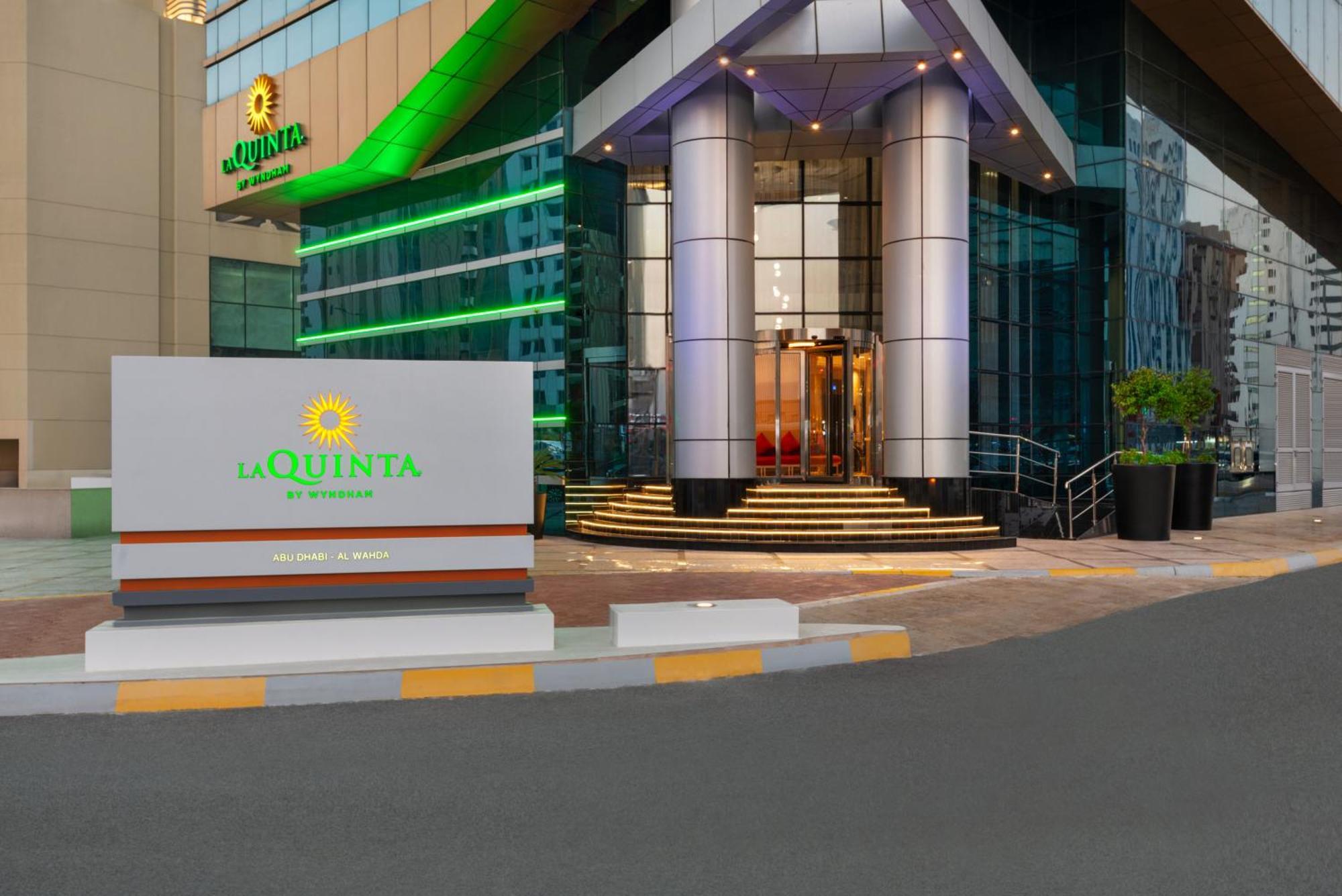 Hotel La Quinta By Wyndham Abu Dhabi Al Wahda Exterior foto
